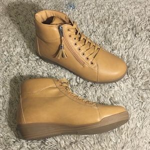 Tan wedged zipper ankle boots